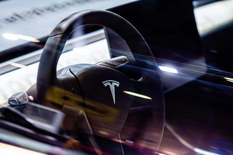 Luxury-Wheel-Vehicle-Electric-Steering-Tesla